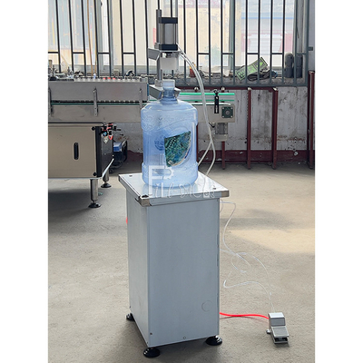 自動プラスチックびん3ガロン5ガロン20リットルのペットボトル ウォーター ガロンの充填機のためのおおう機械装置 サプライヤー
