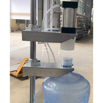 自動プラスチックびん3ガロン5ガロン20リットルのペットボトル ウォーター ガロンの充填機のためのおおう機械装置 サプライヤー