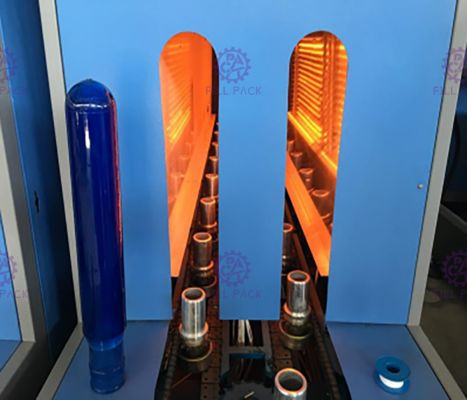 補助機械が付いている1台のキャビティ3-5 1.0Mpaガロンのびん吹く機械 サプライヤー