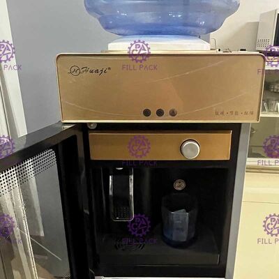 紫外線滅菌装置が付いている熱く冷たい220v電気飲料水ディスペンサーを立てる床 サプライヤー