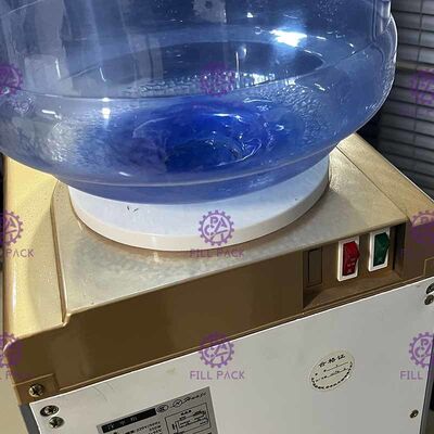 永続的な220V熱く冷たい飲料水ディスペンサーに床を張って下さい サプライヤー
