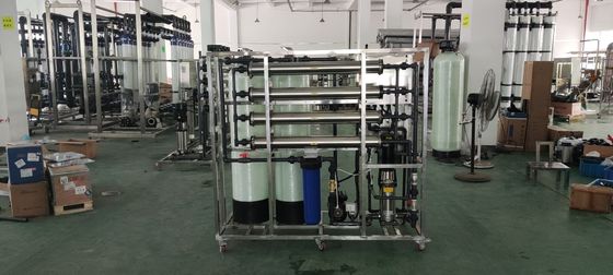 水工場のための4040膜を搭載する2000LPH飲料水ROの水処理設備 サプライヤー