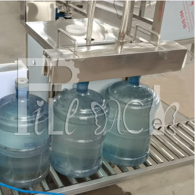 ステンレス鋼304ポリ塩化ビニール3ガロンのびんのラベル機械首の蒸気 サプライヤー