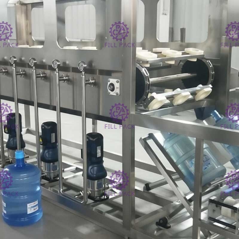 4600*2000*1800mm Lタイプ5ガロンのびんの充填機 サプライヤー